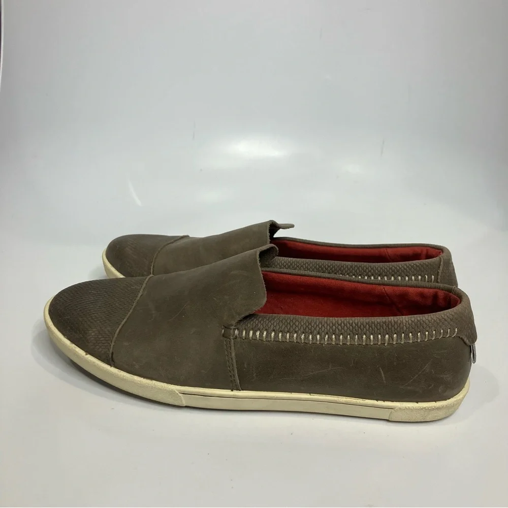 Olukai Alohi taupe leather slip on loafers womens size 7.5 casual neutral trendy